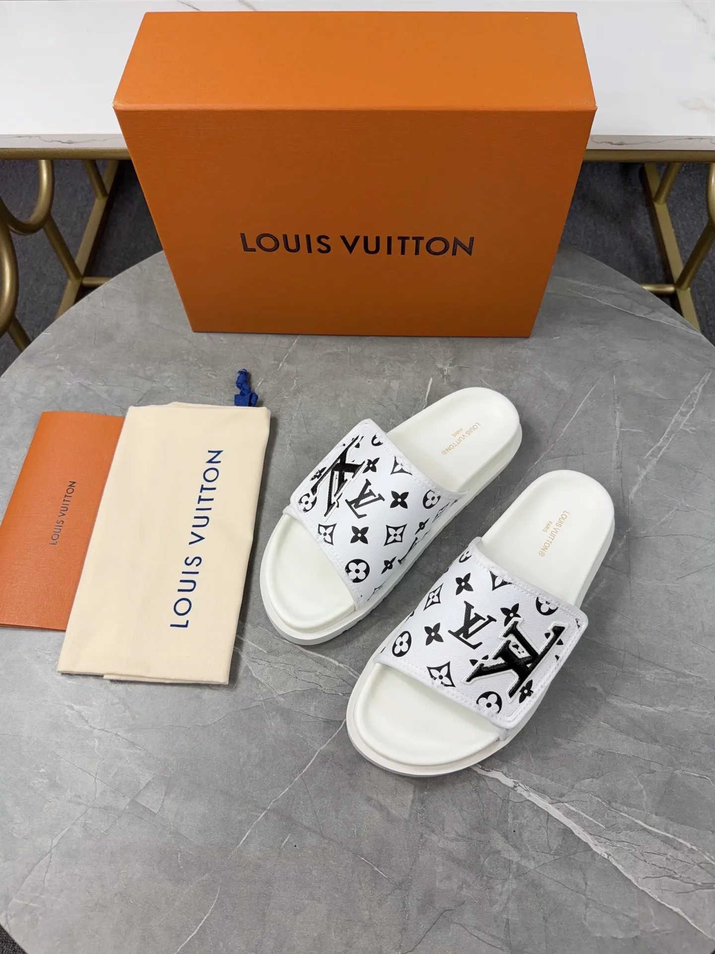 Men's Men's Shoes 💰380💰 🌈LV | Louis Vuitton ²⁰²³ 𝐬𝐬 🧡💚2025 Spring and Summer New Style Top Version‼ ️The original version is the same. The counter specializes in the latest straw slippers. Hard goods are new🆕 ❥Purchase level! Full of high-end feel! A popular model among bloggers at home and abroad, it’s retro and fashionable, and looks stunning on your feet! Mainly recommended models on the official website★ ━━━━━ ЅᏇєєt ━━━━━ ▪️Upper: original customized cowhide fabric ▪️Inner: cow lining ▪️Outsole: high-end rubber outsole ▪️Shoe size: 35-47 (46-47 customization is not returnable)